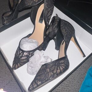 Lacey, bow heals with box